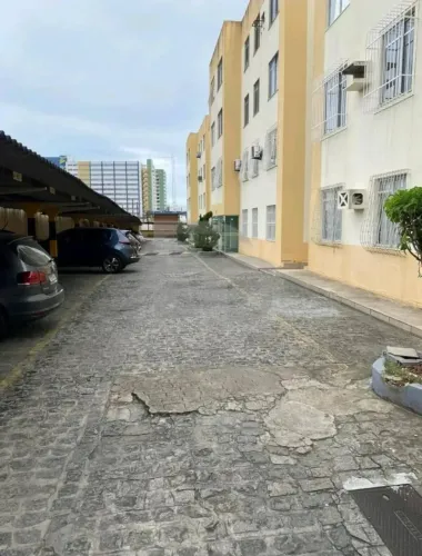Condomínio Francisco Moreira: Apartamento com 4 Quartos e Garagem