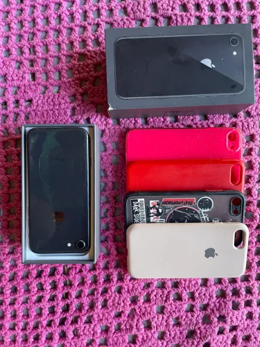 iPhone 8 - 64GB