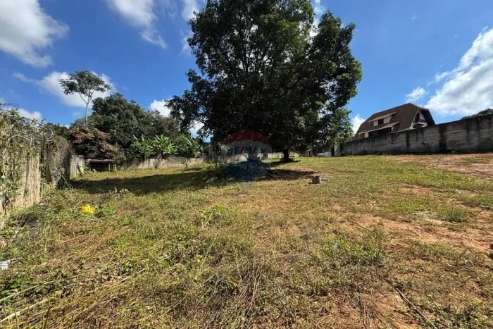 Lote de esquina com 2.660 m² no Bairro Braúnas!