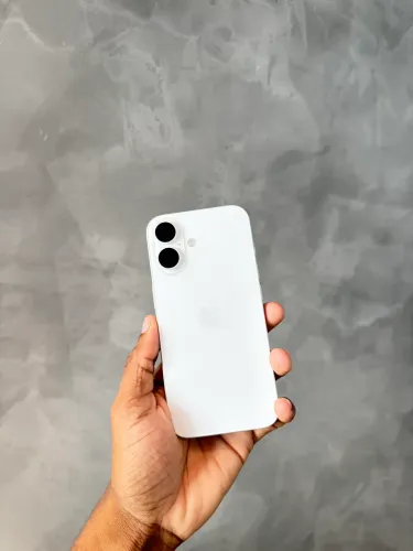 iPhone 16 128GB, bateria 100% garantia Apple até outubro 