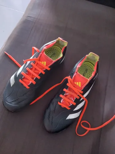 Chuteira Adidas Predador