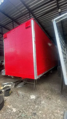 Bau de caminhao truck pra vender 9 metros