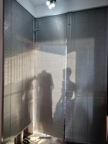 Persiana Seminova 3,00 m x 1,00 m - Ótimo Estado | R$ 390,00