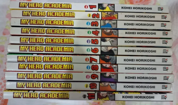 My hero academia - 11 volumes, 4 marca páginas e 1 poster OFICIAIS JBC
