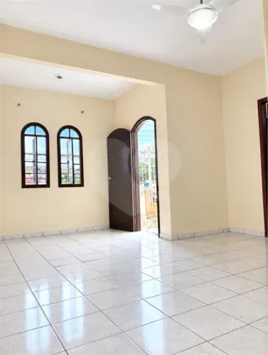 Casa com 3 quartos para locação em Jardim amália - RJ