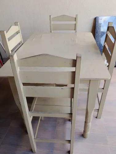 Mesa madeira com 4 cadeiras