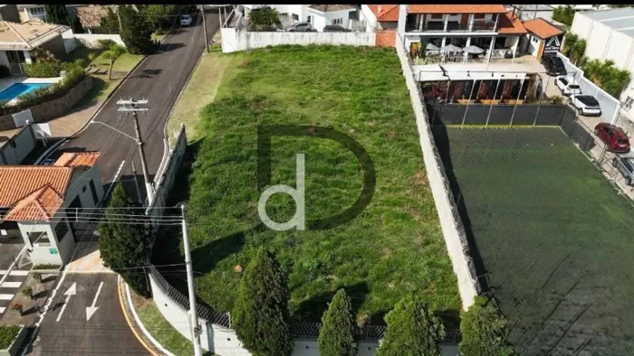 Terreno à venda Vinhedo, condomínio fechado, por 670 mil