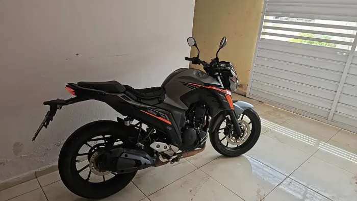 Vendo FZ25 2025 na garantia