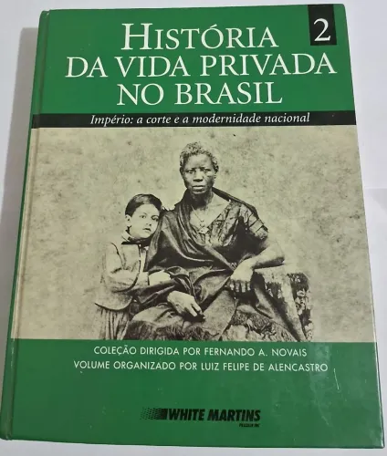 Vendo livro História da vida privada no Brasil