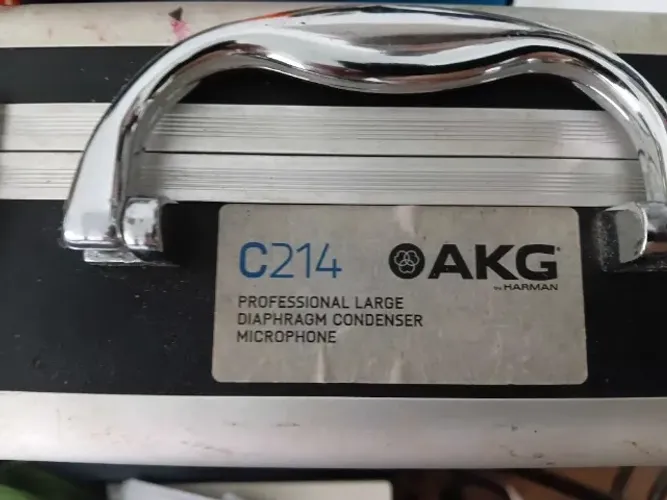 Microfone de Estudio AKG C214 - pra vender hoje! R$1700,00