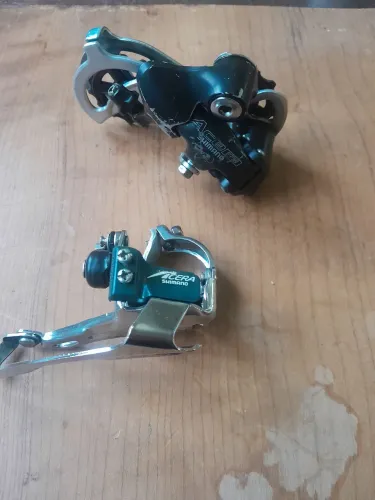 Par de câmbios shimano acera 3x8v seminovo