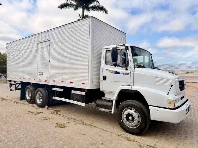 MB 1620 2004 Com Baú
