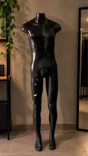 Manequim Masculino Preto Usado - Exposição de roupas