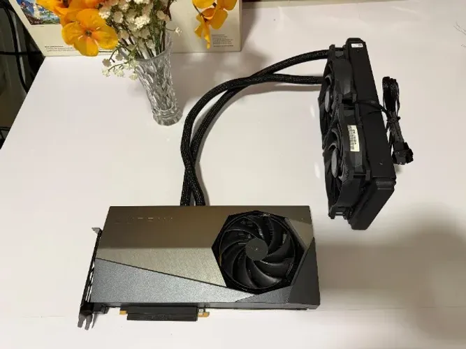 Placa de Vídeo RTX 4090 24GB Suprim - com detalhe