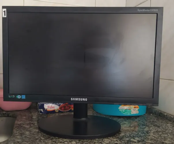 Monitor Samsung com pequeno defeito