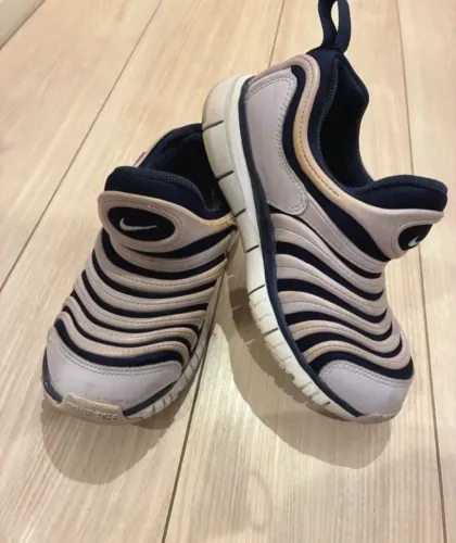Tenis Nike Dynamo Free feminino infantil - TAM 30
