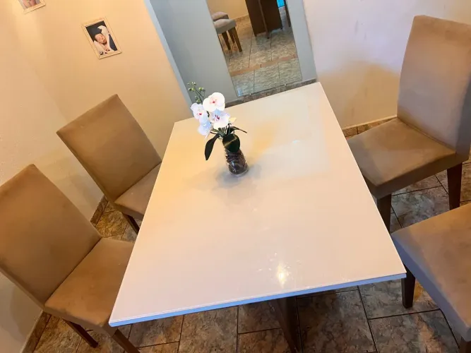 Mesa de 4 cadeiras 