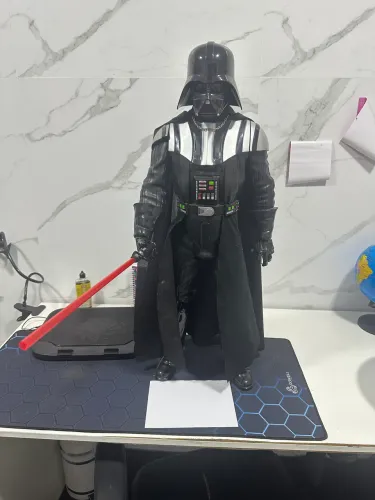Darth Vader 80cm Deluxe Star Wars - Gigante, Articulado e Colecionável