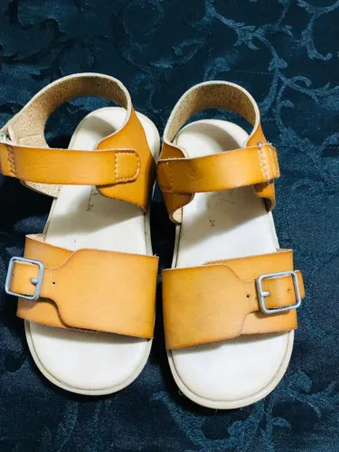 Sandália de Couro Zara n° 24