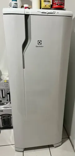 Geladeira ótimo estado 1 ano de uso