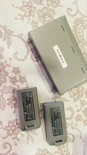 Carregador de bateria e duas baterias para drone DJI mini 2