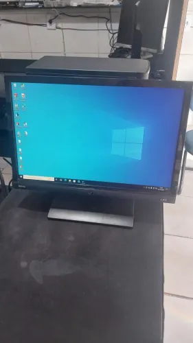 Monitor de 20 polegadas perfeito Sem detalhes 