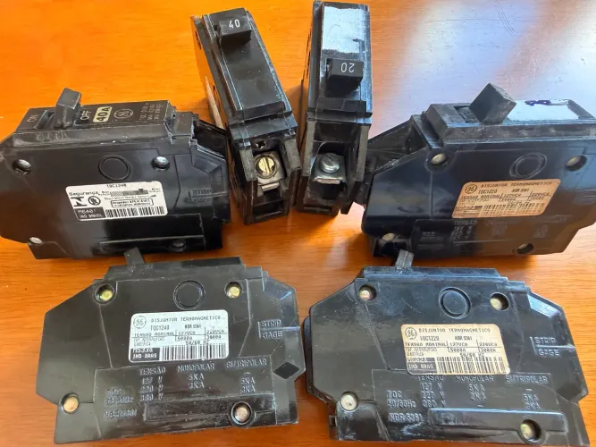 Disjuntor Nema GE 40A 30A 20A
