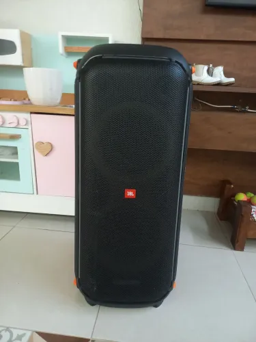JBL PARTIBOX 710 800W. Seme nova uso residencial muito nova vendo R$ 4.200,00