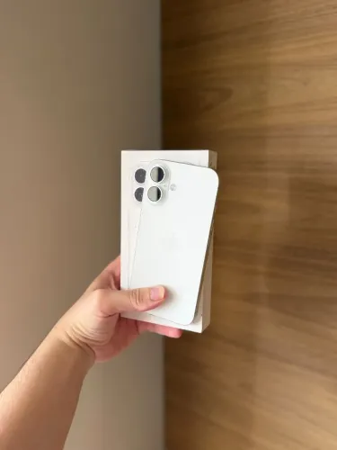 iPhone 16