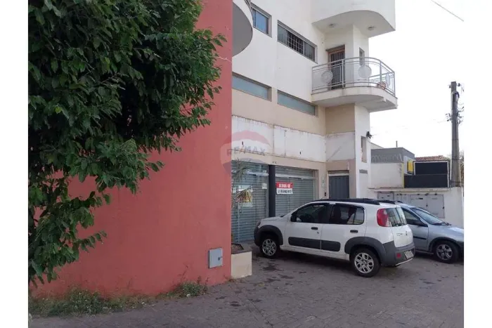 Salao de 330metro na capela 3 banheiro 1 cozinha 1 Escritorioi