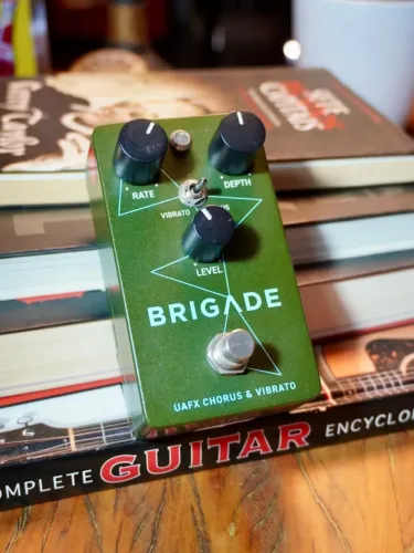 Pedal UAFX Brigade Chorus & Vibrato