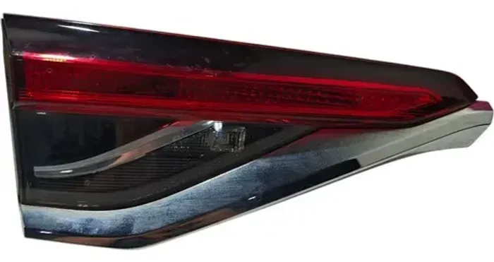 Lanterna Tampa Traseira Esquerda Toyota Corolla 2.0 Xei 2022 Esquerdo/motorista Vermelho