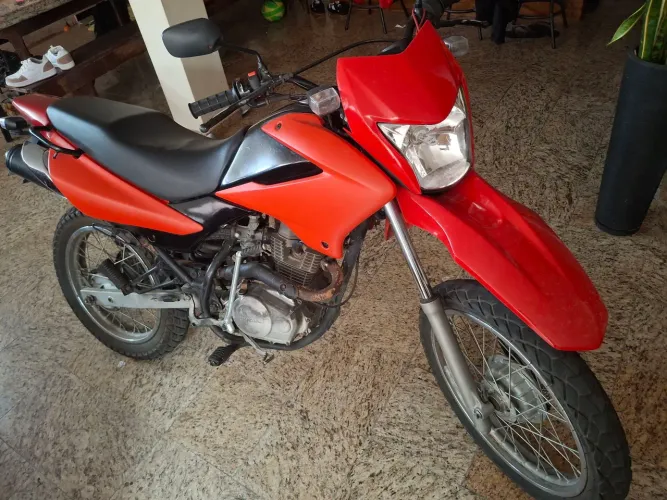 Bros vermelha, com Led, partida elétrica e revisada