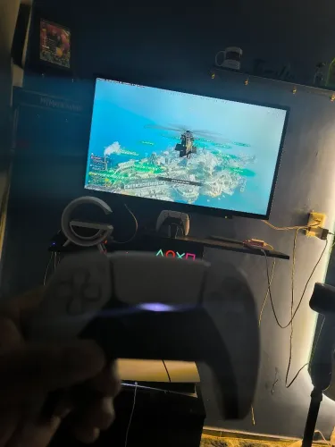 Vendo PS5 Seminovo Com 6 Jogos, 2 Controles Originais e Uma Estação De Carregamento.