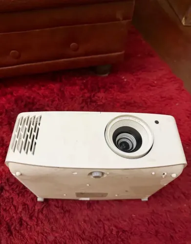 Troco projetor Optoma 4k por iPhone