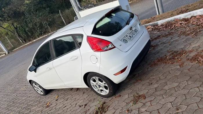 Ford Fiesta 1.6 16V Flex Aut. 5P 2016