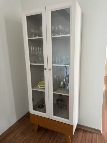 Cristaleira para sala de jantar 02 portas - Off White e Frejó