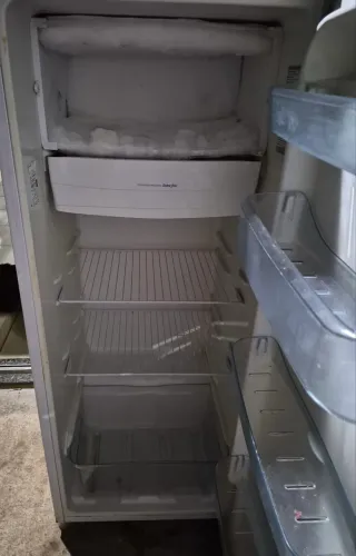 Geladeira Electrolux 240L