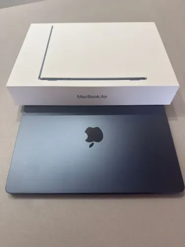 Macbook M3 256gb 8gb bateria 100%