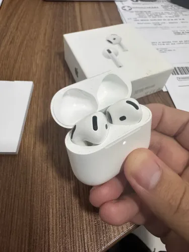 AirPods 4 com cancelamento e applecare+ até maio 2027