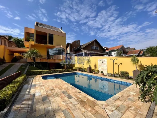 Linda Casa em um dos Condomínios mais Bonitos de Bragança de Frente para o Lago