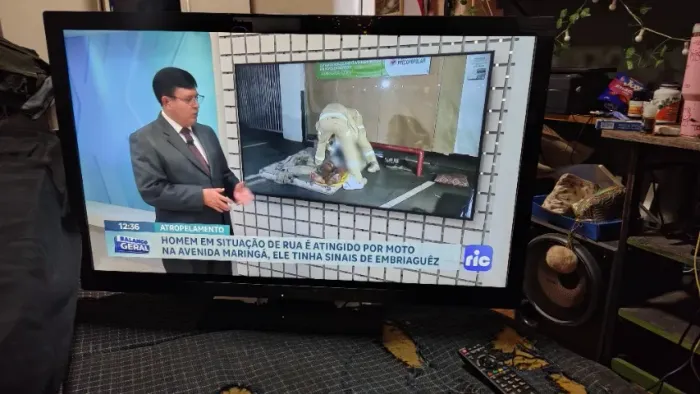 TV Panasonic Vieira 42' Não Smart + Controle + Pé + Suporte de parede 