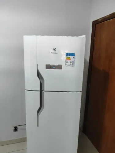 Geladeira Electrolux Frost Free 371 litros funcionando 