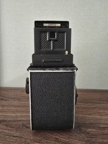 Yashica Mat-124 B ? a mais valiosa das três