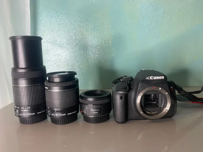 Câmera Canon T5i com 3 lentes