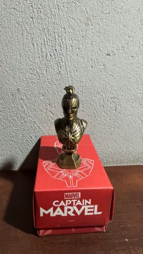Mini Busto Omelete Legends Capitã Marvel