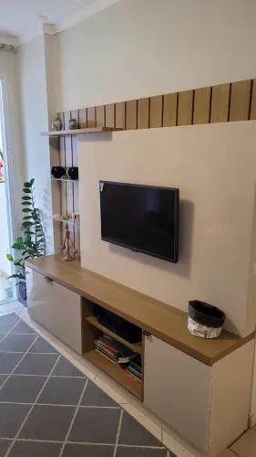 Estante/rack para sala de TV.