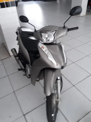 Moto muito Nova, sem nada pra fazer, Emplacada, a mais nova da cidade