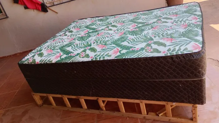 Vendo essa cama box casal