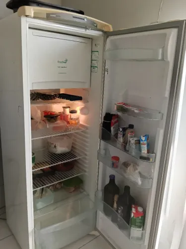 Vende-se geladeira